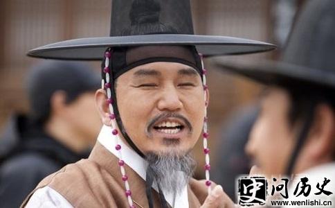 䫾