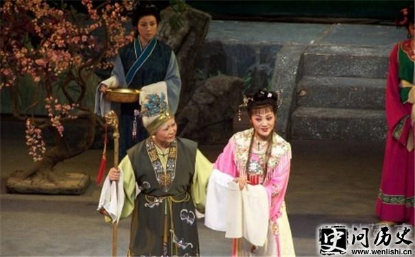 越剧版《红楼梦》贾母薛宝钗剧照 越剧版《红楼梦》贾母薛宝钗剧照