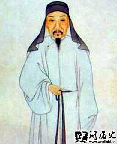 仭