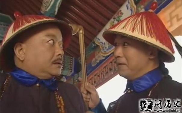 和珅有没有留下后代 和珅的后代是谁 《铁齿铜牙纪晓岚》和珅与纪晓岚剧照