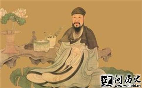 仭