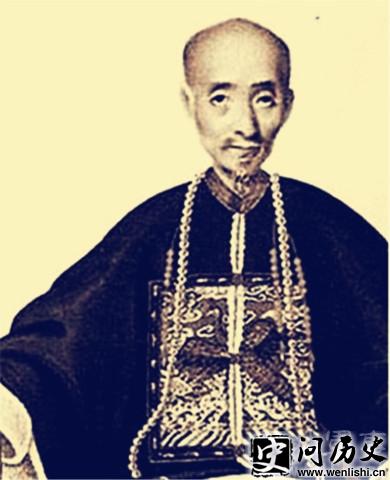 仭