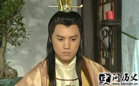 馾