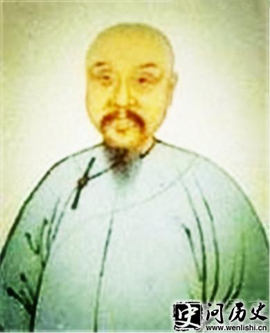 仭
