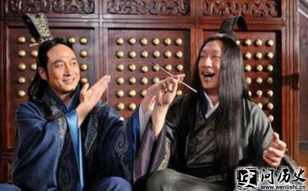 丣󣩺