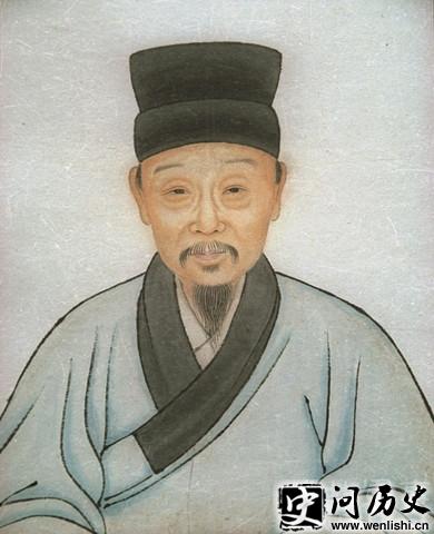 仭