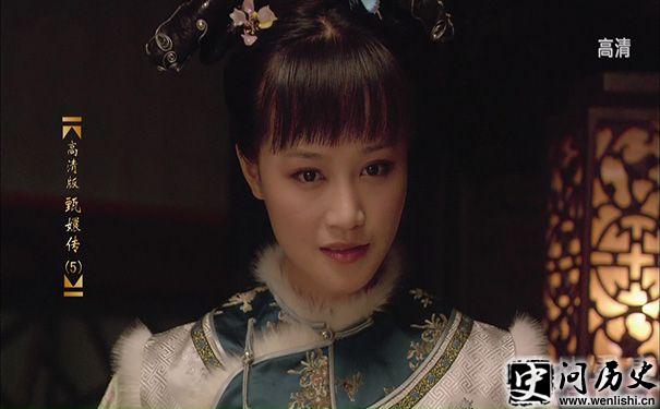 佱