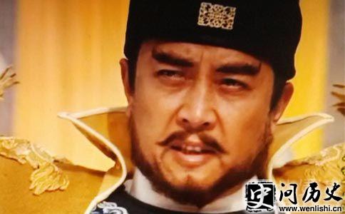 馾