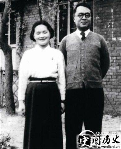 钱媛与钱钟书合影照片