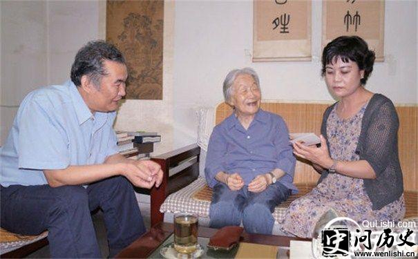 杨绛(中)图片