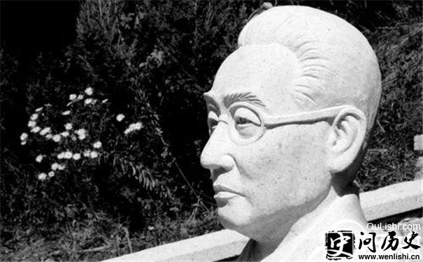 冯庸雕像