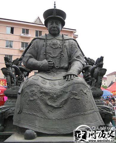 嘉庆皇帝铜像
