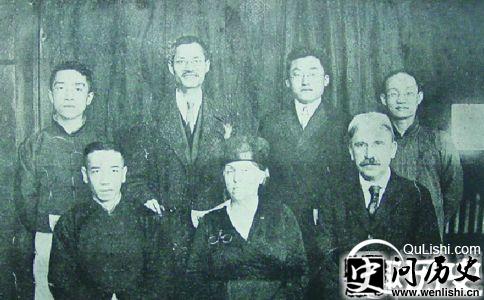 约翰杜威与中国学生照片