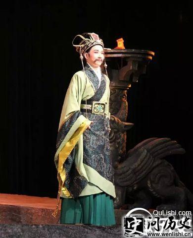 话剧中的靳尚