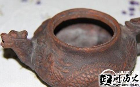 康熙年制龙纹紫砂壶