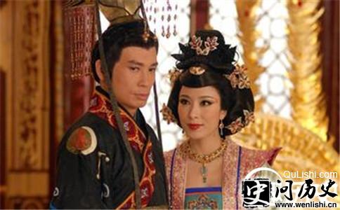 唐宣宗李忱(左)剧照
