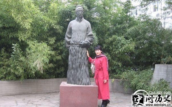白居易雕像