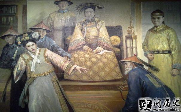 仭