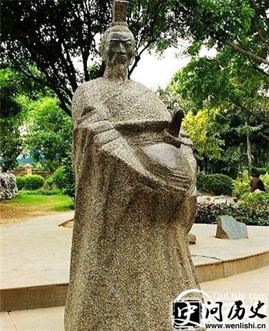 屈原石像