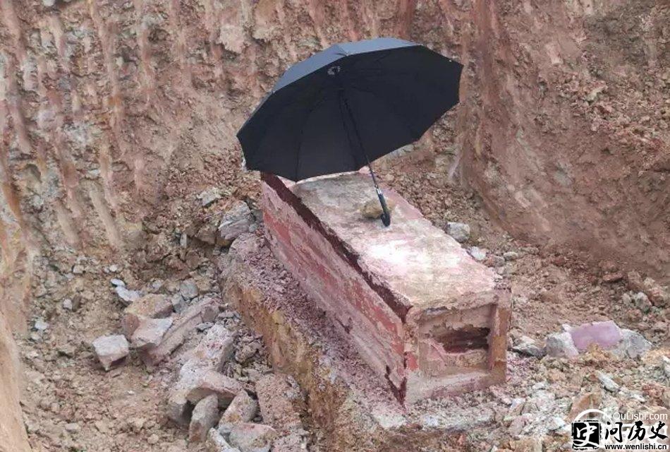 东莞一工地挖出不腐棺尸 面容清晰可见 东莞一工地挖出不腐棺尸 面容清晰可见