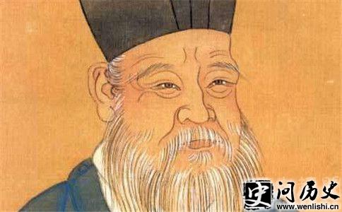 仭