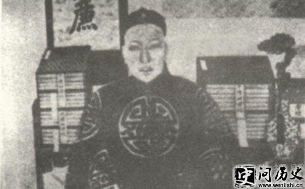 Ӣ
