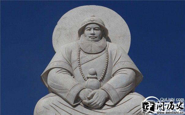 阿拉坦汗雕像