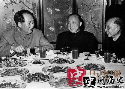 卫立煌和中共领导人用餐