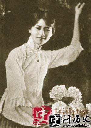 年轻时的林微因