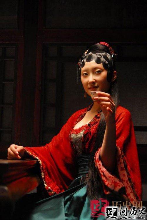 尤三姐和尤二姐之间的比较 尤三姐为什么不在“金陵十二钗”之列?