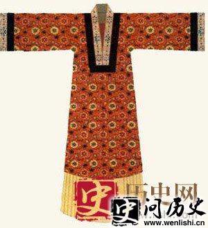 在商朝时期的文明还不是很先进,对于服装和物品追求还不是很高。可能当时的服装首先追求的是暖和,但是当时的服装也代表在我国第二个朝代文明的发展,那么商朝时期的服饰有什么特点?下面就跟随中国历史网小编一起了解下吧。