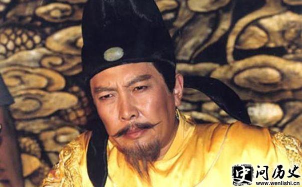 馾