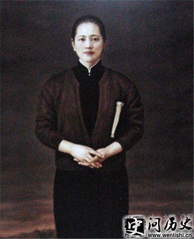 仭