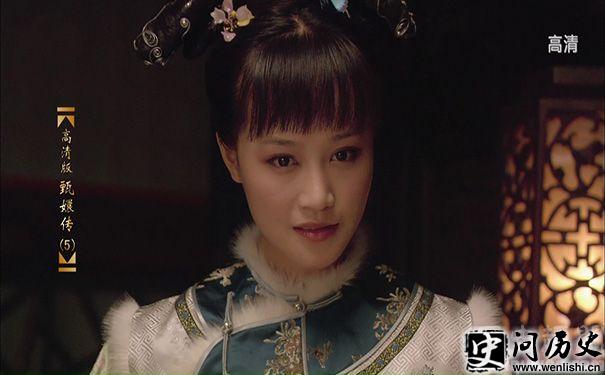 佱