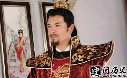 馾