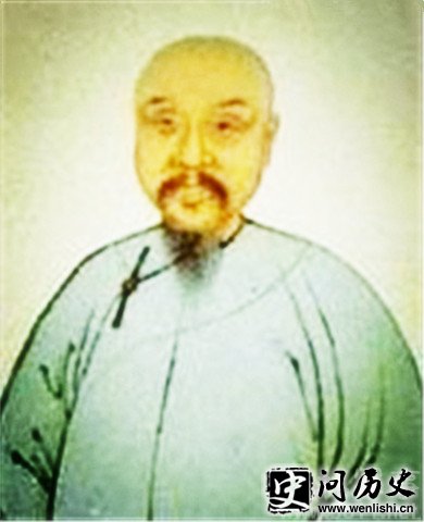 仭