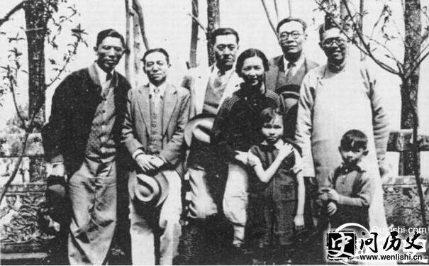 林徽因、梁思成等人合照