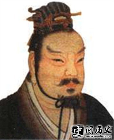 䶡