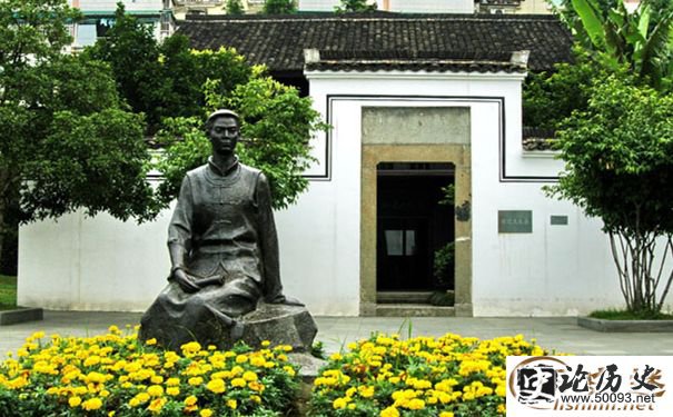 郁达夫雕像