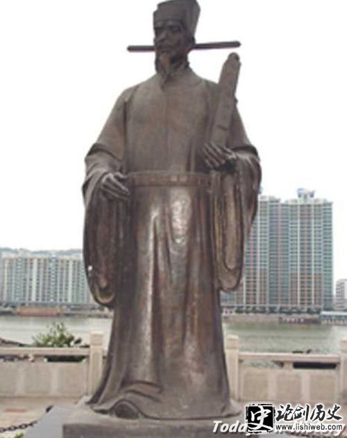 余靖雕像