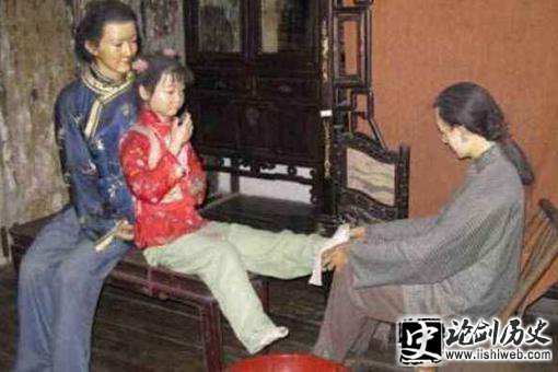 古代女性为什么要缠足?三寸金莲怎么成为美学文化的? 古代女性为什么要缠足?三寸金莲怎么成为美学文化的?