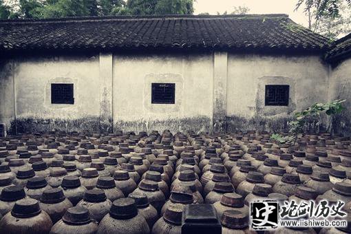 古代下毒为什么都是在酒里而不在茶里下毒? 古代下毒为什么都是在酒里而不在茶里下毒?