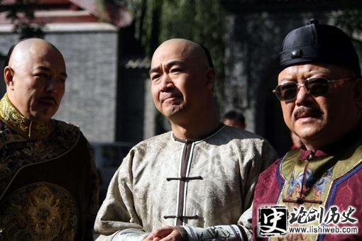 乾隆皇帝为什么要提前禅位?乾隆禅位跟和珅的死有关吗? 乾隆皇帝为什么要提前禅位?乾隆禅位跟和珅的死有关吗?