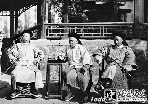 文祥(中)