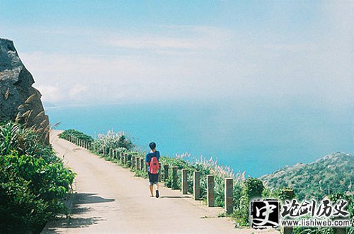 形容不抱怨生活的经典句子 不抱怨的人生经典话语