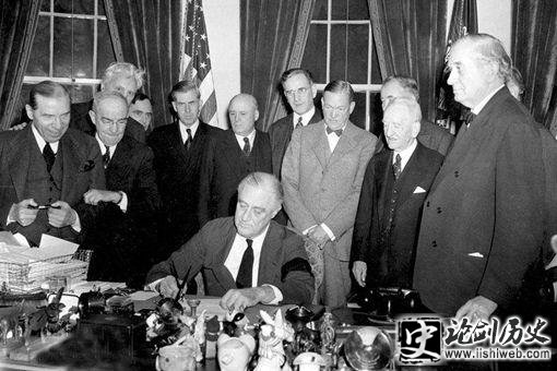 罗斯福为何可以连任4次当选美国总统? 罗斯福为何可以连任4次当选美国总统?