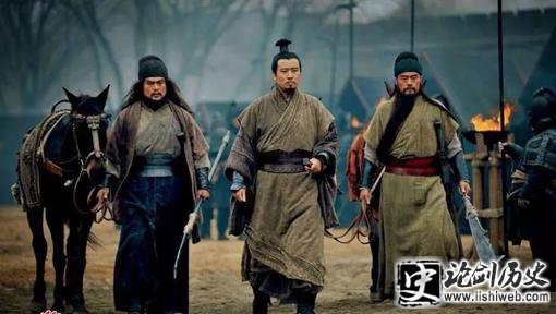 张飞和关羽谁更忠于刘备?刘备不怕兄弟反目成仇么? 张飞和关羽谁更忠于刘备?刘备不怕兄弟反目成仇么?