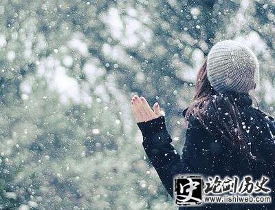 形容下雪的句子,关于下雪的唯美句子 形容下雪的句子,关于下雪的唯美句子