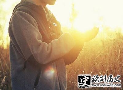说出来的苦是软弱,埋藏在心里的苦叫坚强