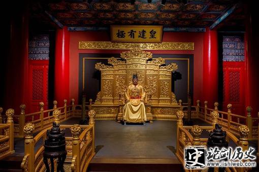 朱元璋是怎么搭上郭子兴的?郭子兴为何选朱元璋接班? 朱元璋是怎么搭上郭子兴的?郭子兴为何选朱元璋接班?